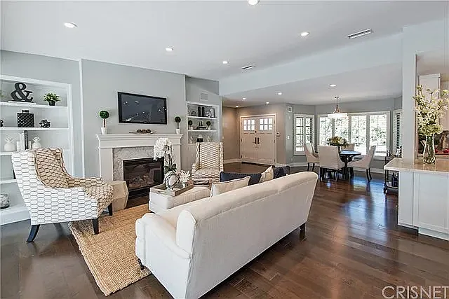 4 bed, 4.5 bath, 3275 sqft, $14,750 — Photo 2