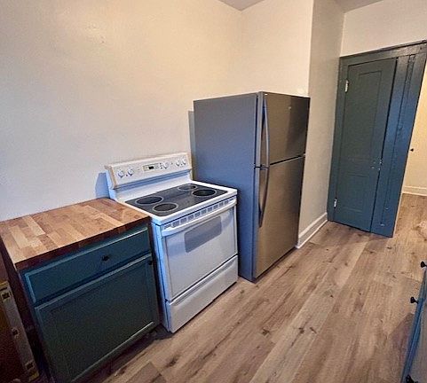 4th image of 16808 Madison Ave #6