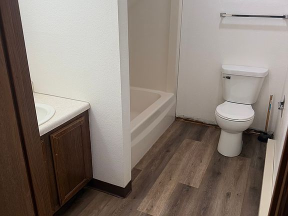 5th image of 302 Main St N #8