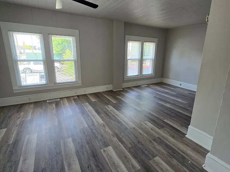 120 Bowen St — Photo 2