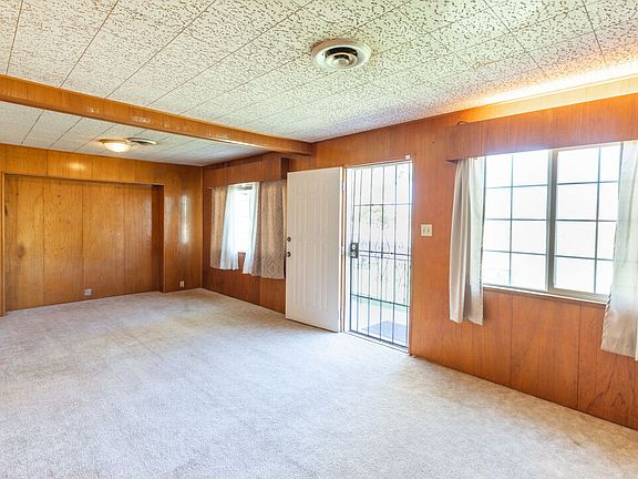 2nd image of 221 W Bonita St