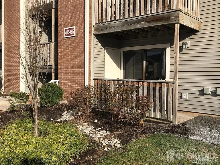 4811 Ravens Crest Dr — Photo 15