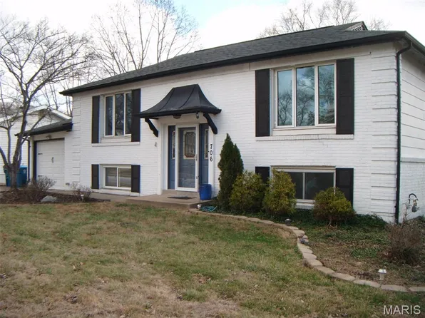 706 La Bonne Pkwy, Ballwin, MO 63021