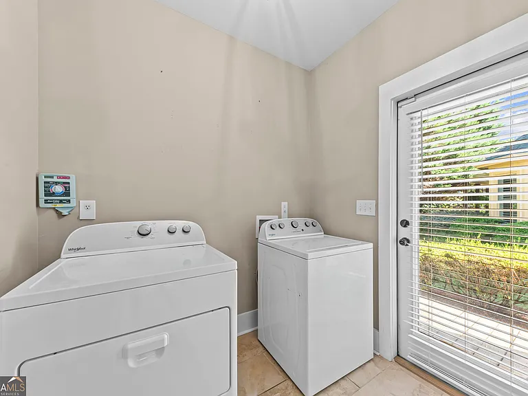135 Idlewilde Dr — Photo 14