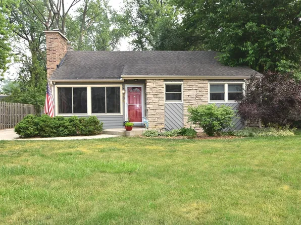 139 E Maple Ave, Villa Park, IL 60181