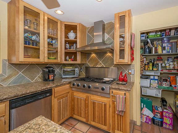 3rd image of 3330 N Gregory Dr