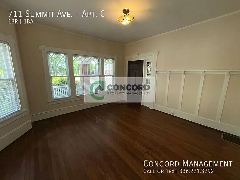 711 Summit Ave #C — Photo 5
