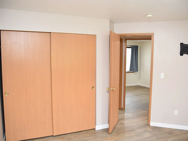 1405 E 38th St — Photo 12