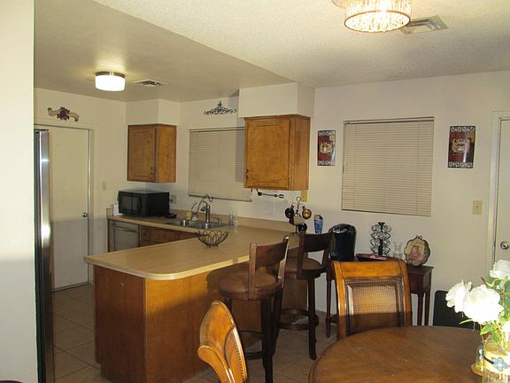 4th image of 1031 S Arena Dr