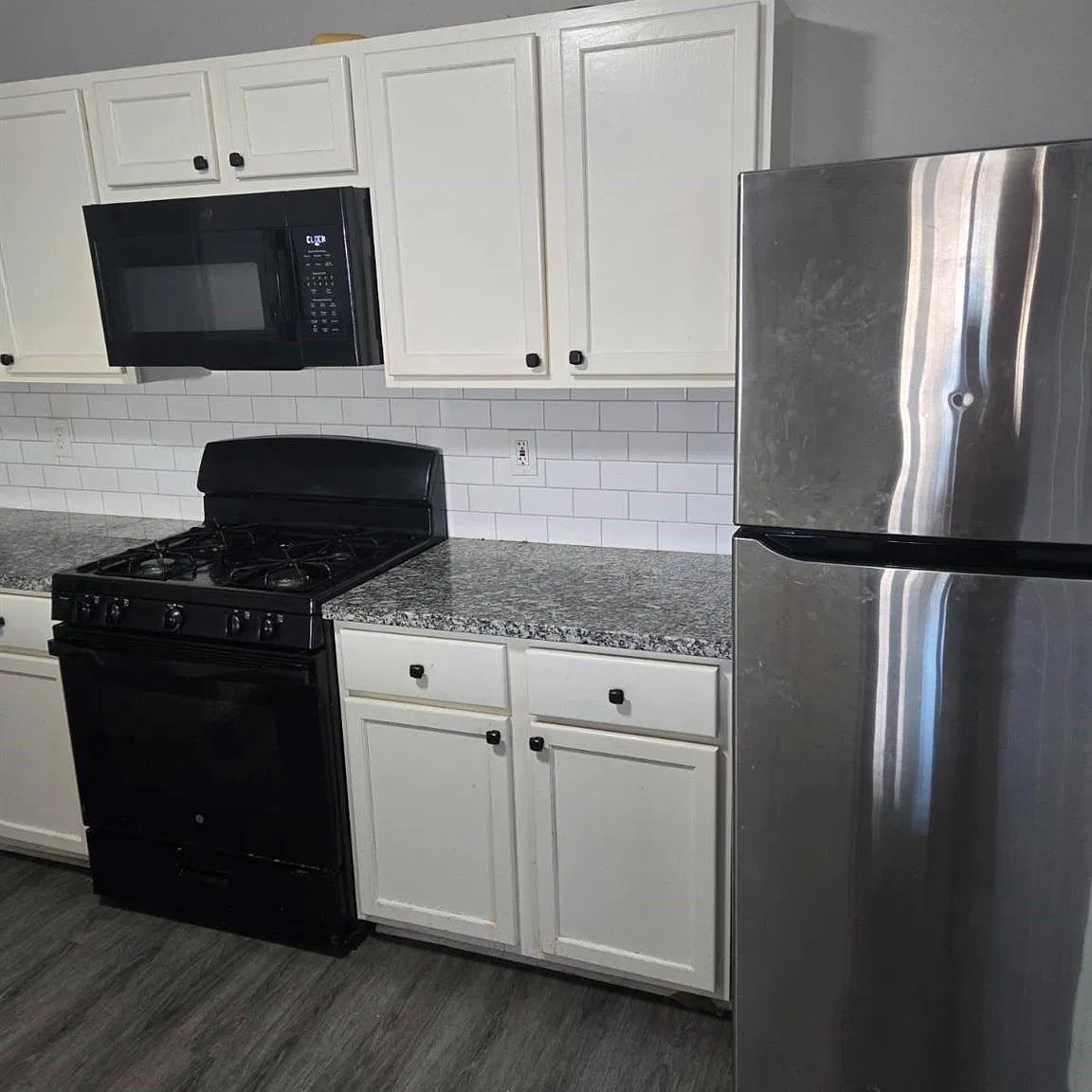 4 bed, 2.5 bath, 2650 sqft, $2,200 — Photo 3