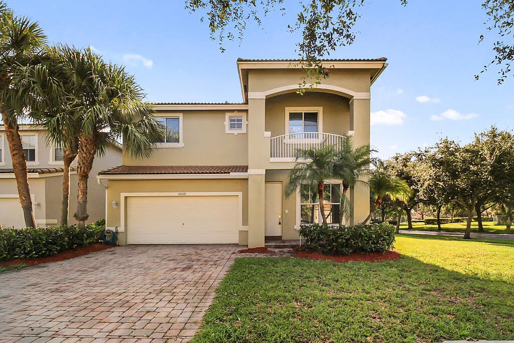 4 bed, 2.5 bath, 2566 sqft, $3,900 — Photo 1