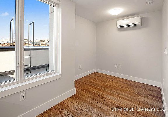 2nd image of 996 Carroll St #5V