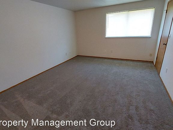 5th image of 6400 64th Pl NE