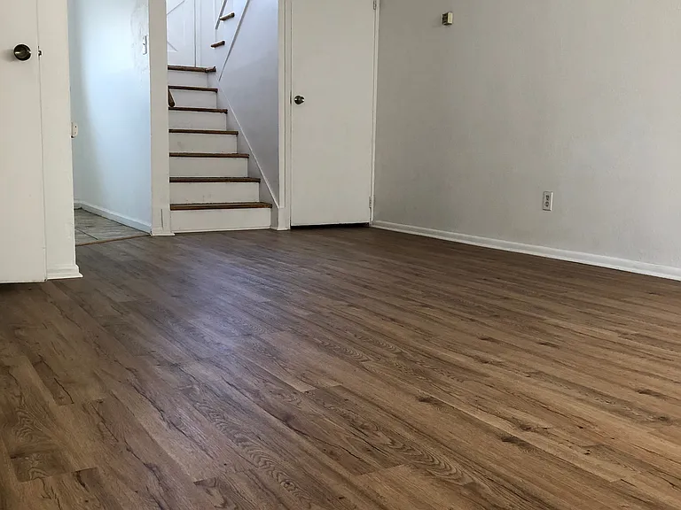 Updated 2 Bed / 1 Bath w/ Large, Flexible Floor Plan — Photo 4