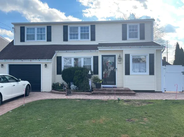 3680 Stokes Ave, Bethpage, NY 11714