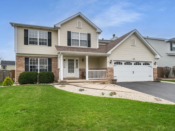 912 N Oak Creek Dr, Genoa, IL 60135