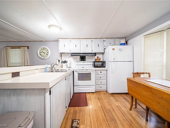 2nd image of 15931 Stocker Ridge Rd
