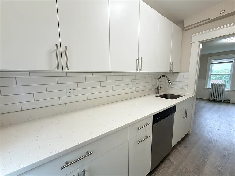 4 Glade St #2 — Photo 24