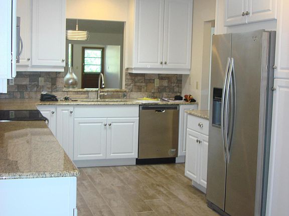 5th image of 184 Deer Lake Cir