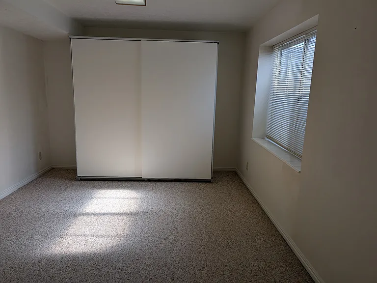 Bedroom 4 (basement)