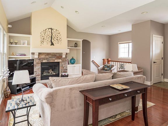 2nd image of 4735 Sundial Dr NE