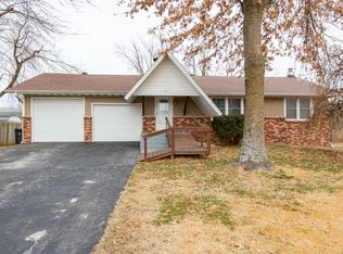 211 E Kanel Ave, Seymour, MO 65746