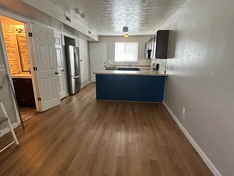 475 N Redwood Rd — Photo 15