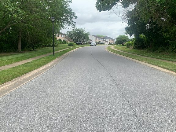 5th image of 182 Belmont Dr