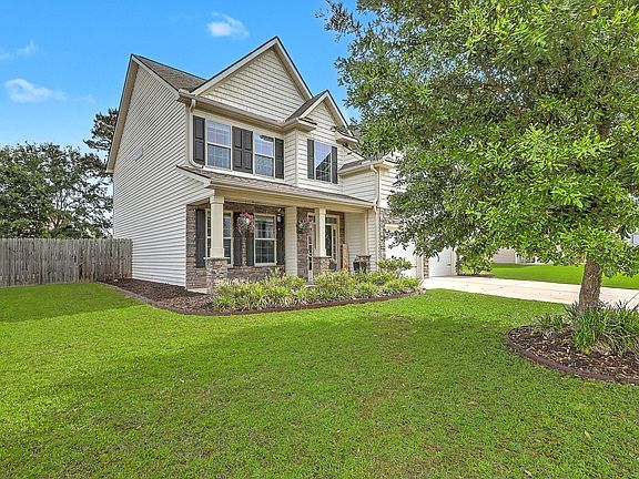 3rd image of 136 Carolina Wren Ave