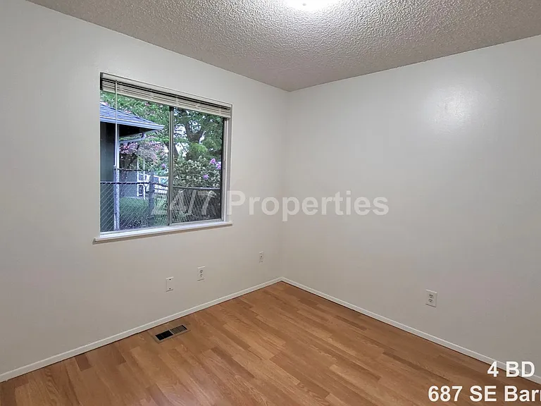687 SE Barnes Ave — Photo 12