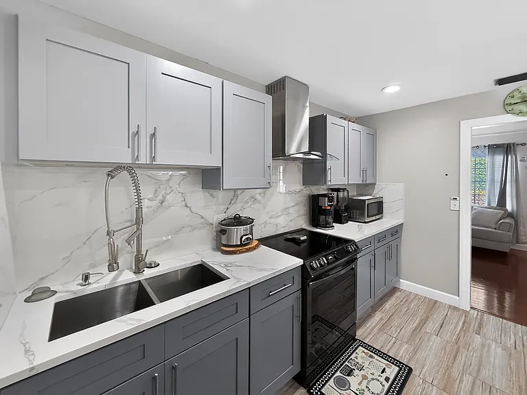 6416 N Orleans Ave — Photo 12
