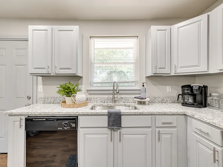 2841 Cambridge Ct — Photo 6