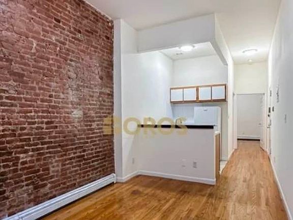 2nd image of 200 E 7th St APT 1B
