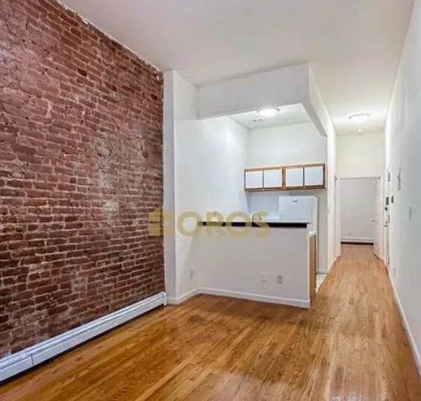 200 E 7th St #1B — Photo 1