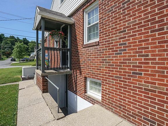 5th image of 922 East Ave