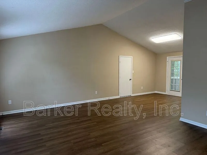 3 bed, 2.5 bath, 1872 sqft, $2,300 — Photo 3