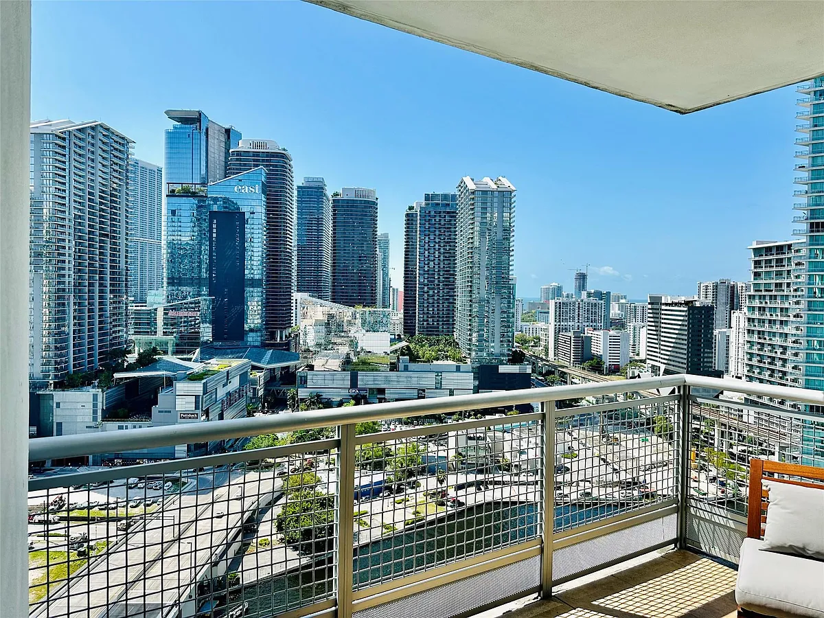 Building Photo - 350 S Miami Ave #2708