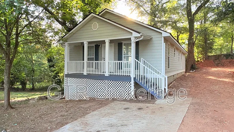 3 bed, 2.0 bath, 1329 sqft, $1,900 — Photo 1