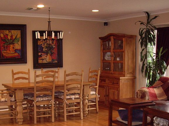 Living Room/Dining Area