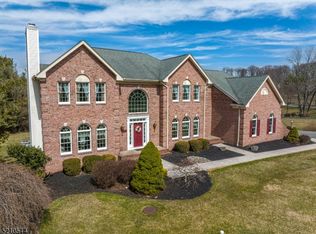 26 Shy Creek Rd, Pittstown, NJ 08867