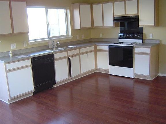 5th image of 13320 Coomes Dr
