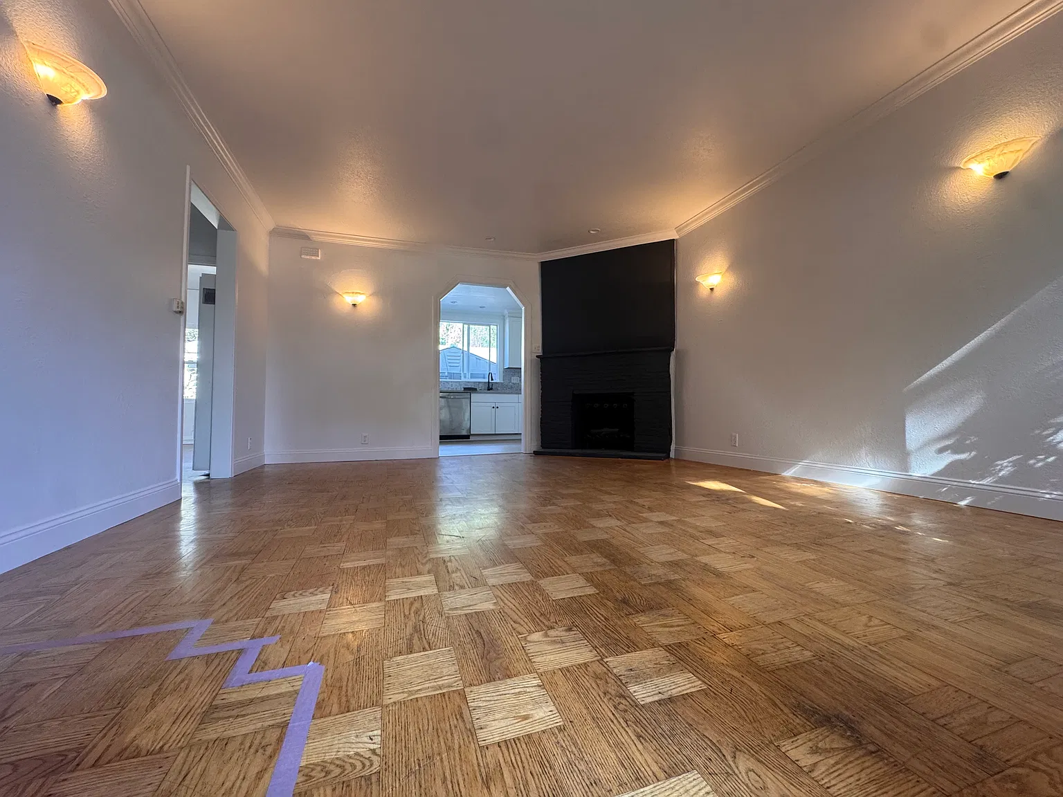 3 bed, 900 sqft, $4,000 — Photo 3