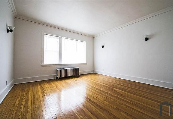 3rd image of 8257 S Ingleside Ave #8253