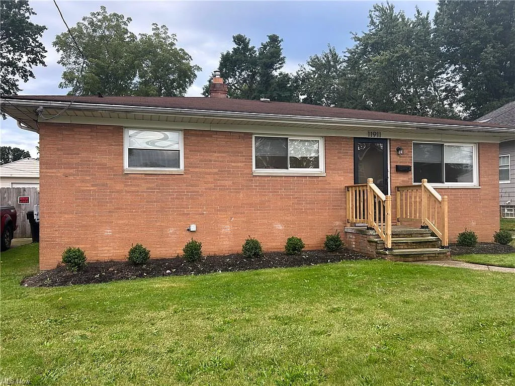 3 bed, 999 sqft, $1,795 — Photo 2