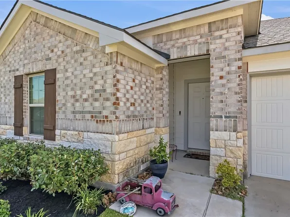 2521 River Way Dr, Navasota, TX 77868