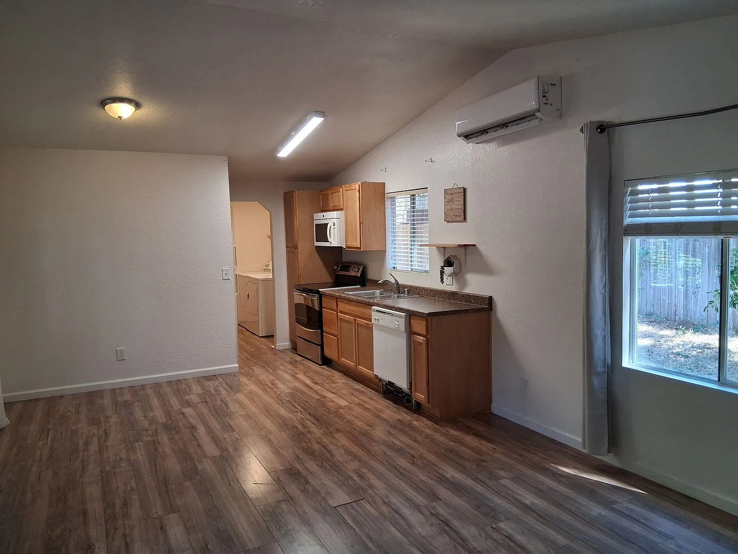 14436 Carnegie Rd — Photo 2