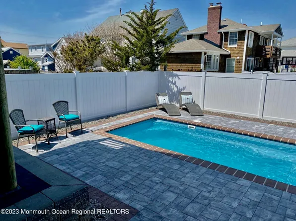 36 1st Ave, Normandy Beach, NJ 08739