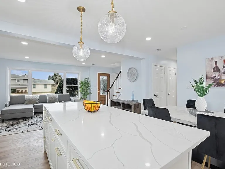 1001 Oakton St — Photo 22