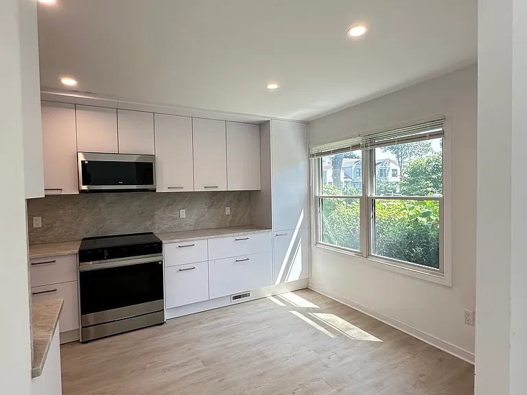 50 Hubbard Ln #7 — Photo 11