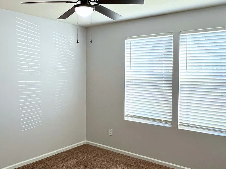 204 Hayworth Ct — Photo 7